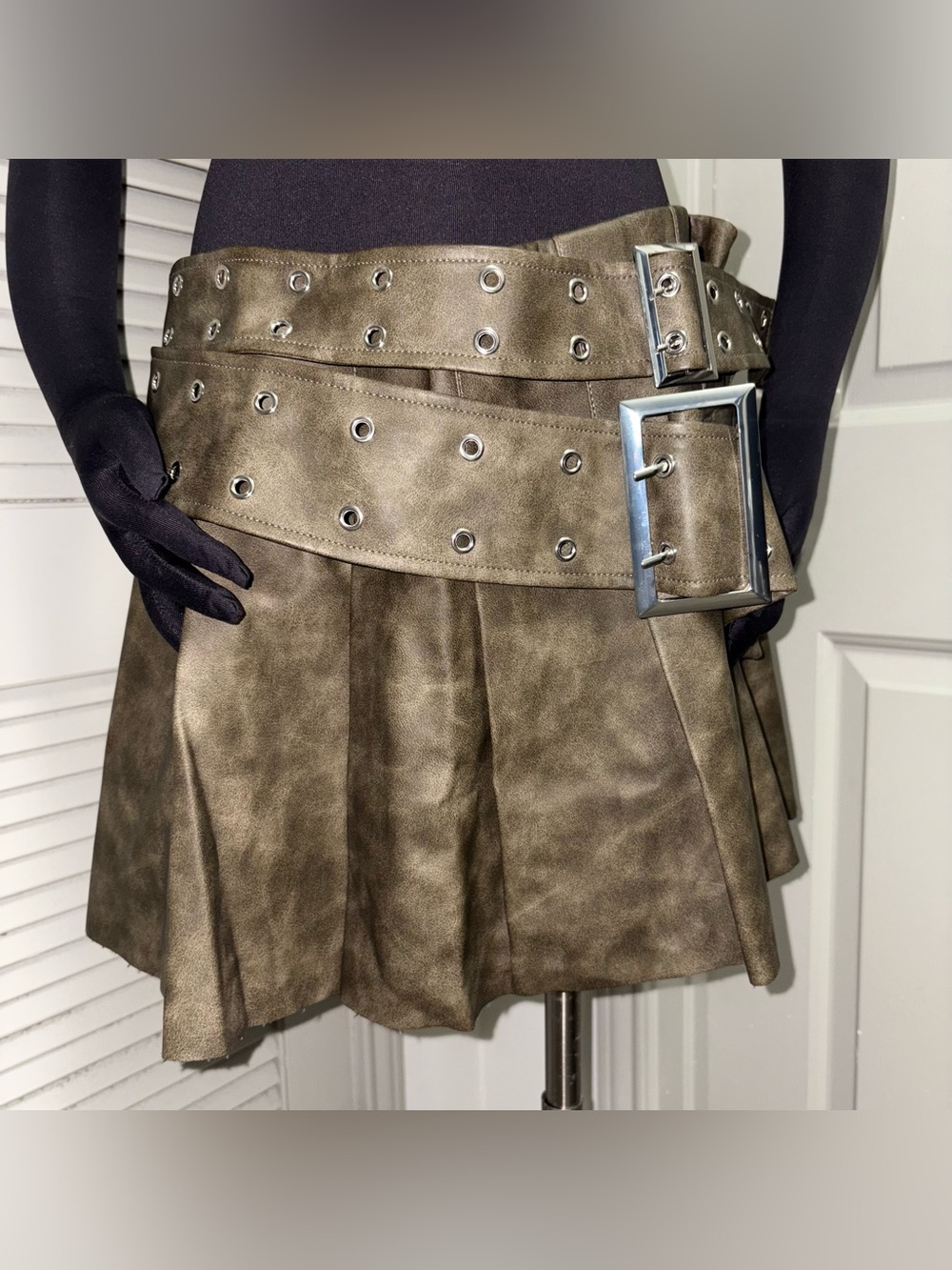 WeWoreWhat Olive Taupe Faux-Leather Pleated Mini Skirt
